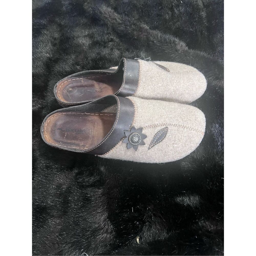 Flexus Women's Aries Clogs wool floral  ~ Beige ~ US 10.5 / EU 41